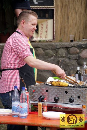 Jamaican BBQ Battle - Ossi (Grover Rec.) vs. Mutti (Muttis Booking) 18. This Is Ska Festival - Wasserburg, Rosslau 28. Juni 2014 (67).JPG